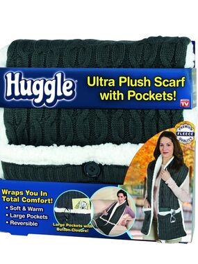 The ultra plush blanket scarf ”Huggle scarf” as seen on TV new in box